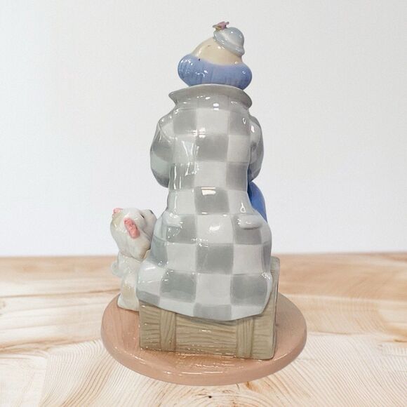 Clown Figurine Sitting With Dog Roses Pastels Paul Sebastian Design 2002 6in - Picture 3 of 7
